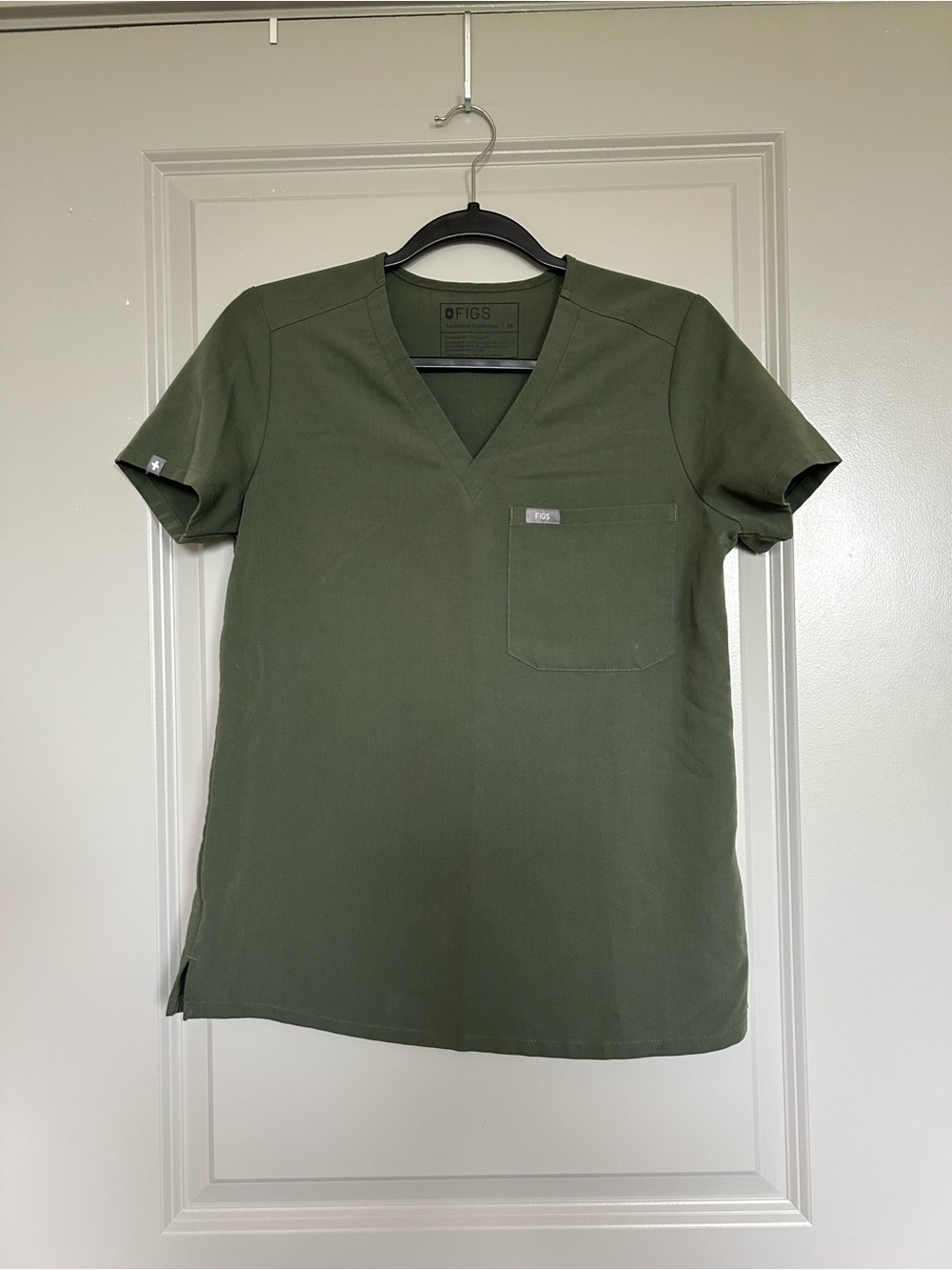FIGS Women's Olive Short-Sleeve Catarina V-Neck Scrub Top